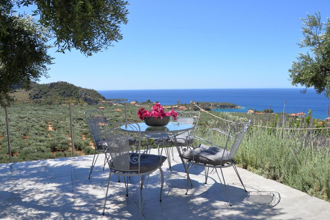 Villa Athina'S Stone House In Kardamyli Exterior foto