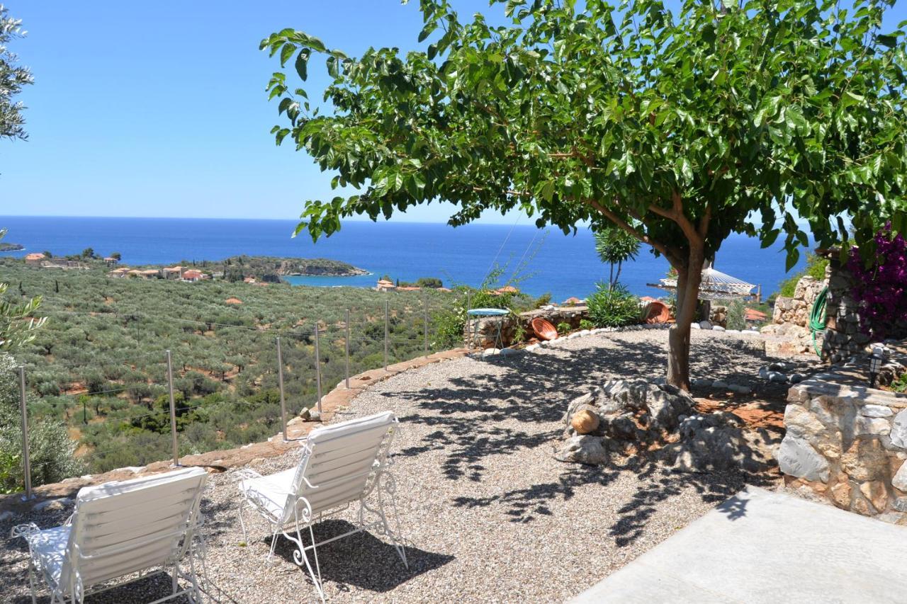 Villa Athina'S Stone House In Kardamyli Exterior foto