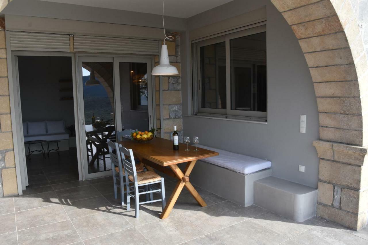 Villa Athina'S Stone House In Kardamyli Exterior foto