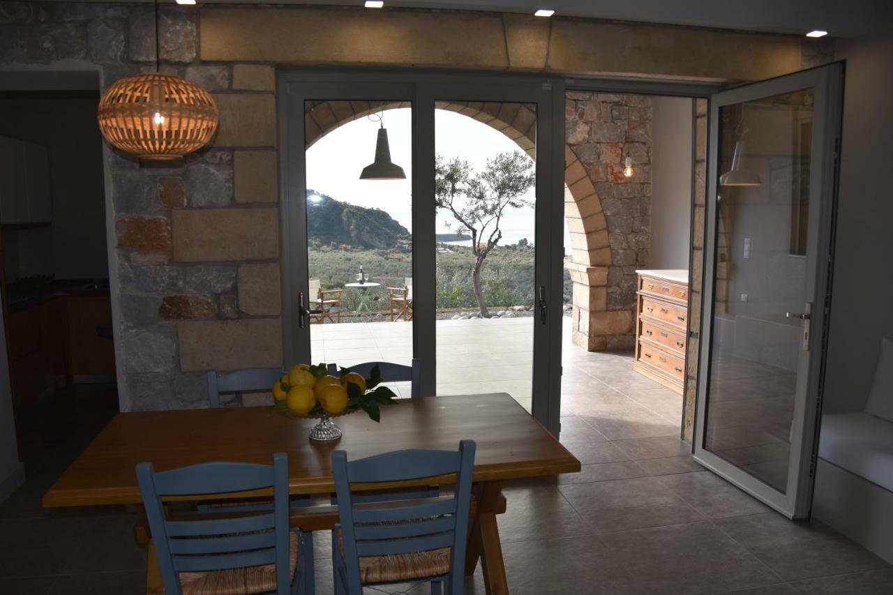 Villa Athina'S Stone House In Kardamyli Exterior foto
